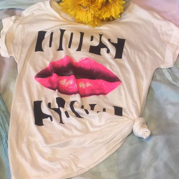 ❌DONATED❌Ivory Off White Graphic “Oops” Lips Print Tee Top - Picture 4 of 10